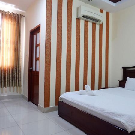 Reddoorz Tuan Viet Hotel Dinh Tien Hoang Хошимин Екстериор снимка