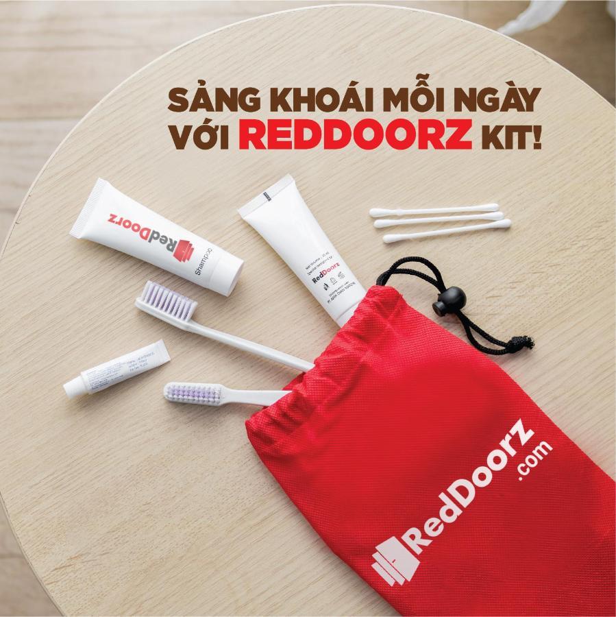 Reddoorz Tuan Viet Hotel Dinh Tien Hoang Хошимин Екстериор снимка