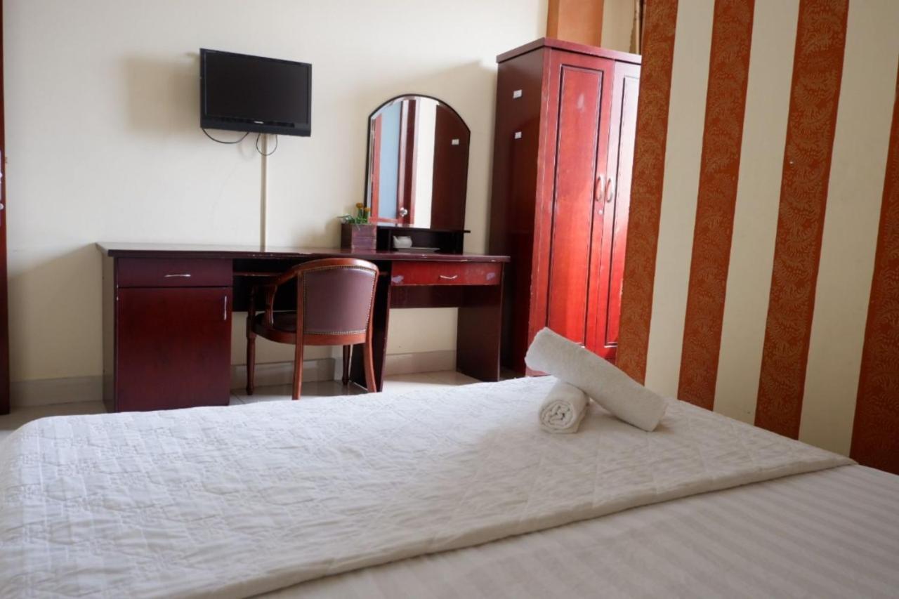 Reddoorz Tuan Viet Hotel Dinh Tien Hoang Хошимин Екстериор снимка