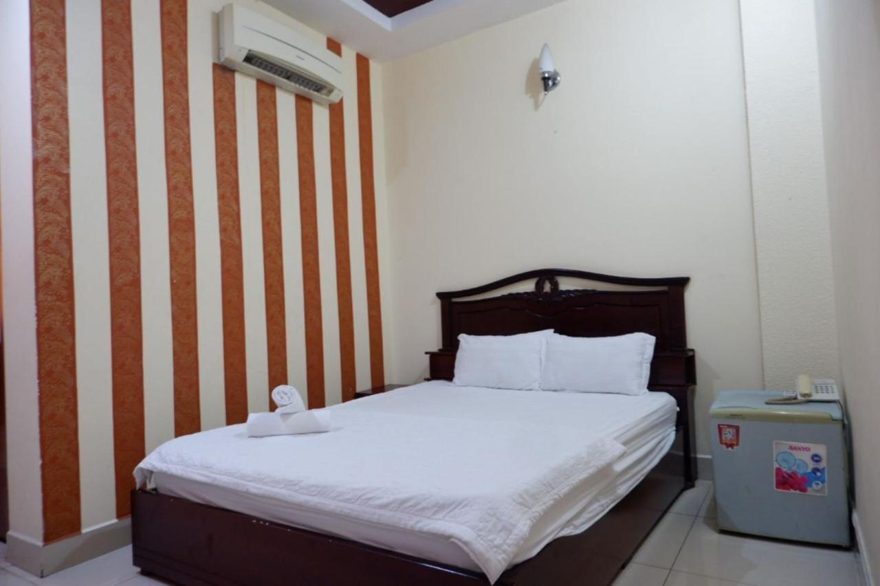 Reddoorz Tuan Viet Hotel Dinh Tien Hoang Хошимин Екстериор снимка